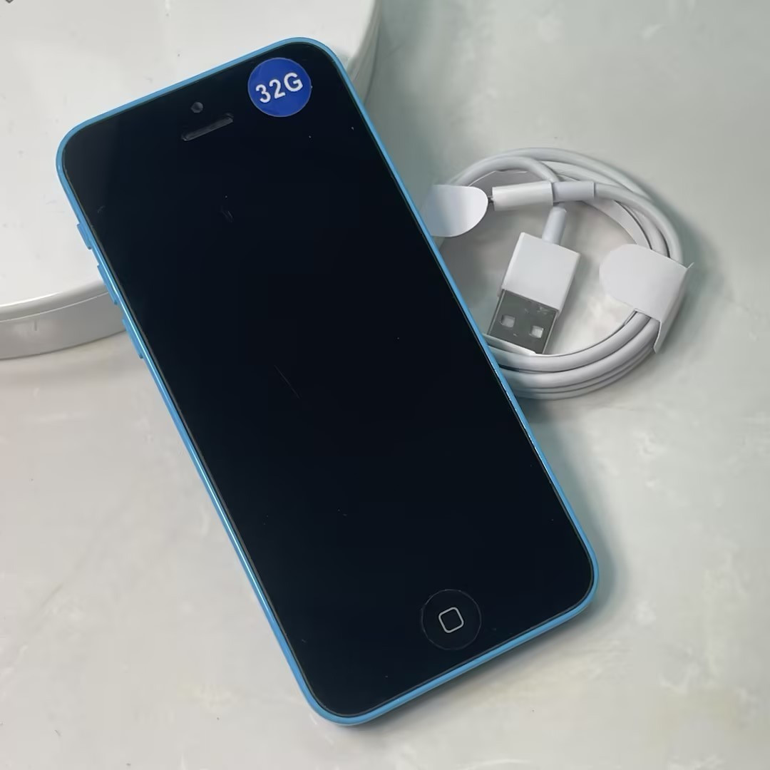 Apple iPhone 5c (Unlocked) New Battery – 8 GB / 16 GB / 32GB – Blue Charge Cord
