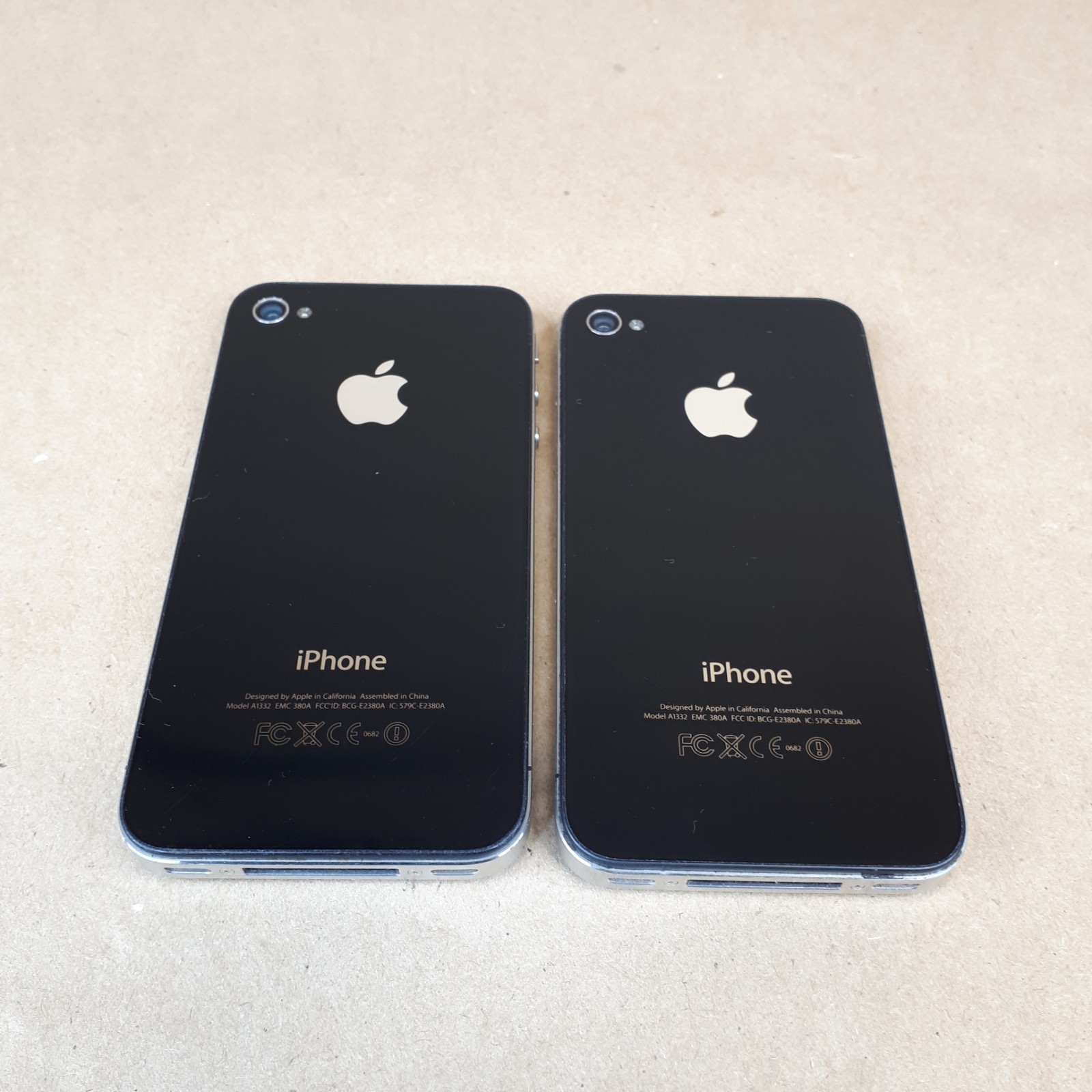 Apple iPhone 4 A1332 16 GB Black Rogers 3.5 Inch A4 512 MB Lot of 2 E6908
