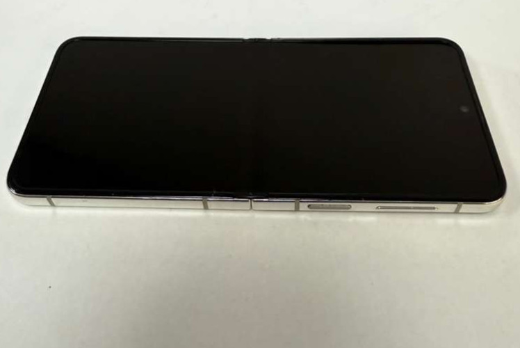 Samsung Galaxy Z Flip5 F731U1 512GB Cream Factory Unlocked Minor LCD Spot