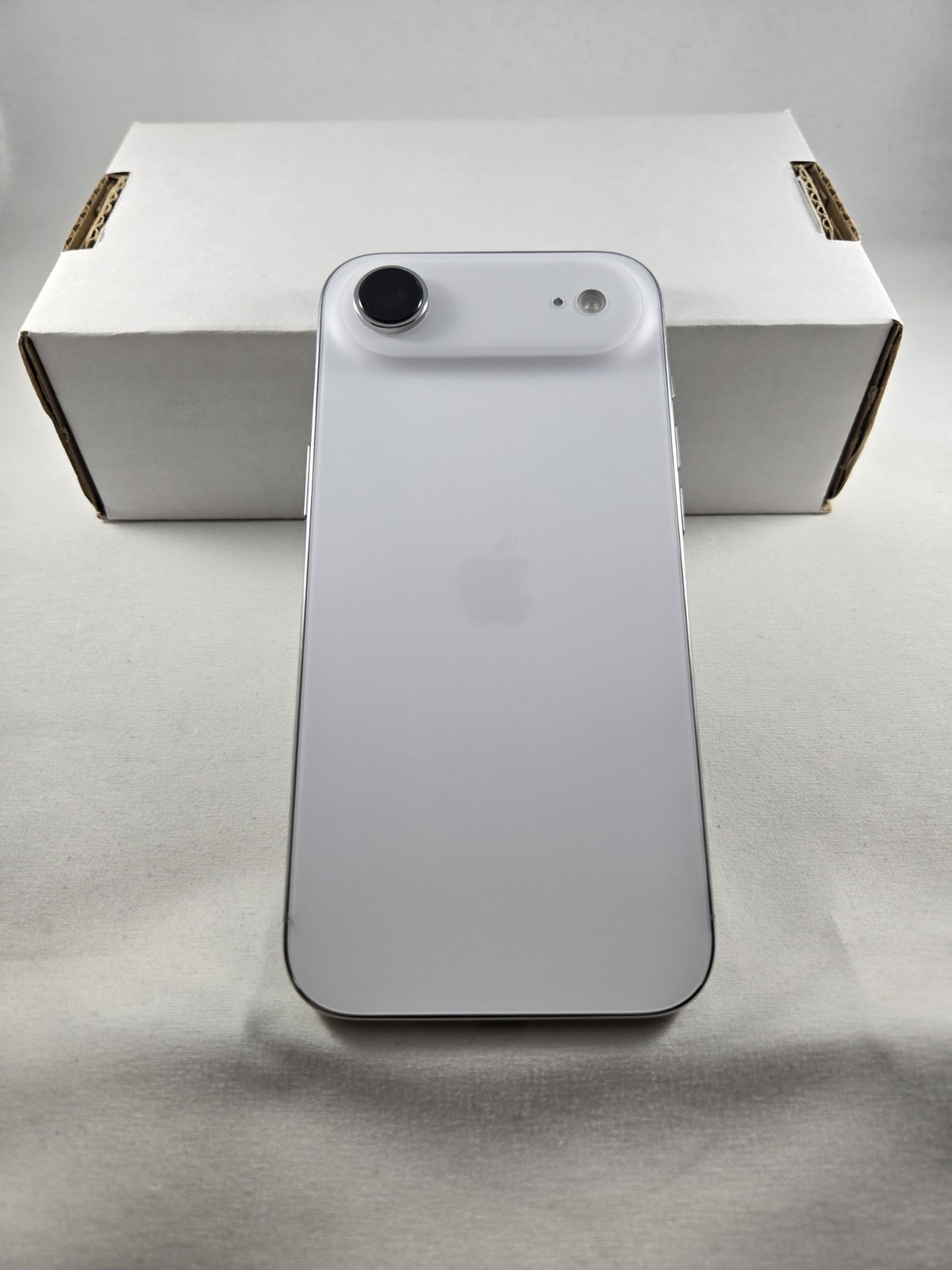 iPhone 17 Air Apple – 256GB Cloud White (Unlocked)