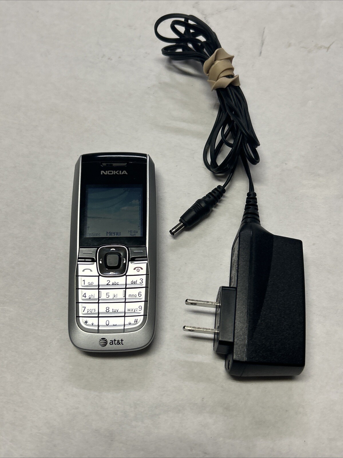 Nokia 2610 (AT&T) Silver Candybar Cellphone Works, Small Easy To Carry