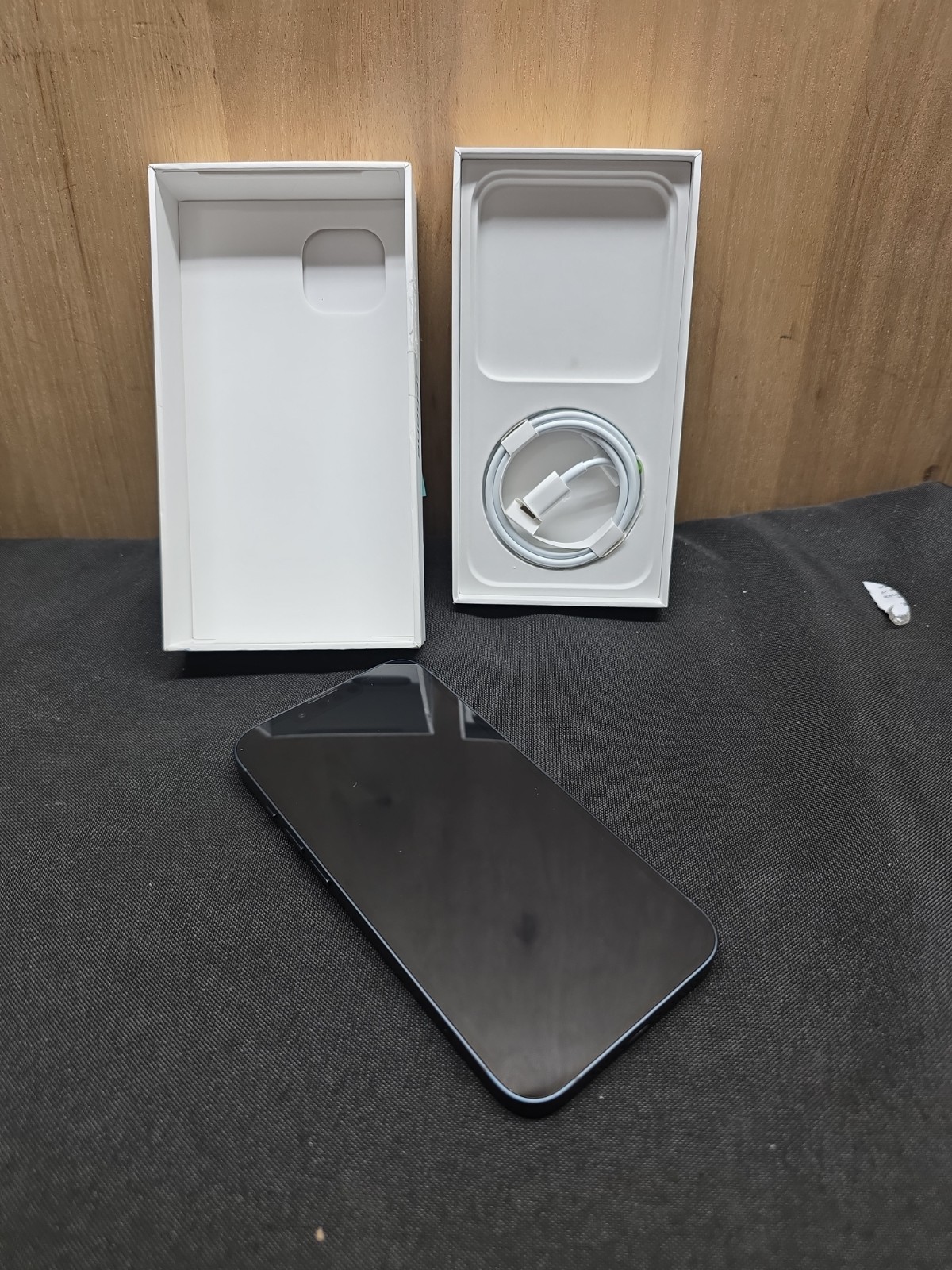 Apple iPhone 13 – 128 GB – Midnight (Unlocked) StraightTalk (No Power)