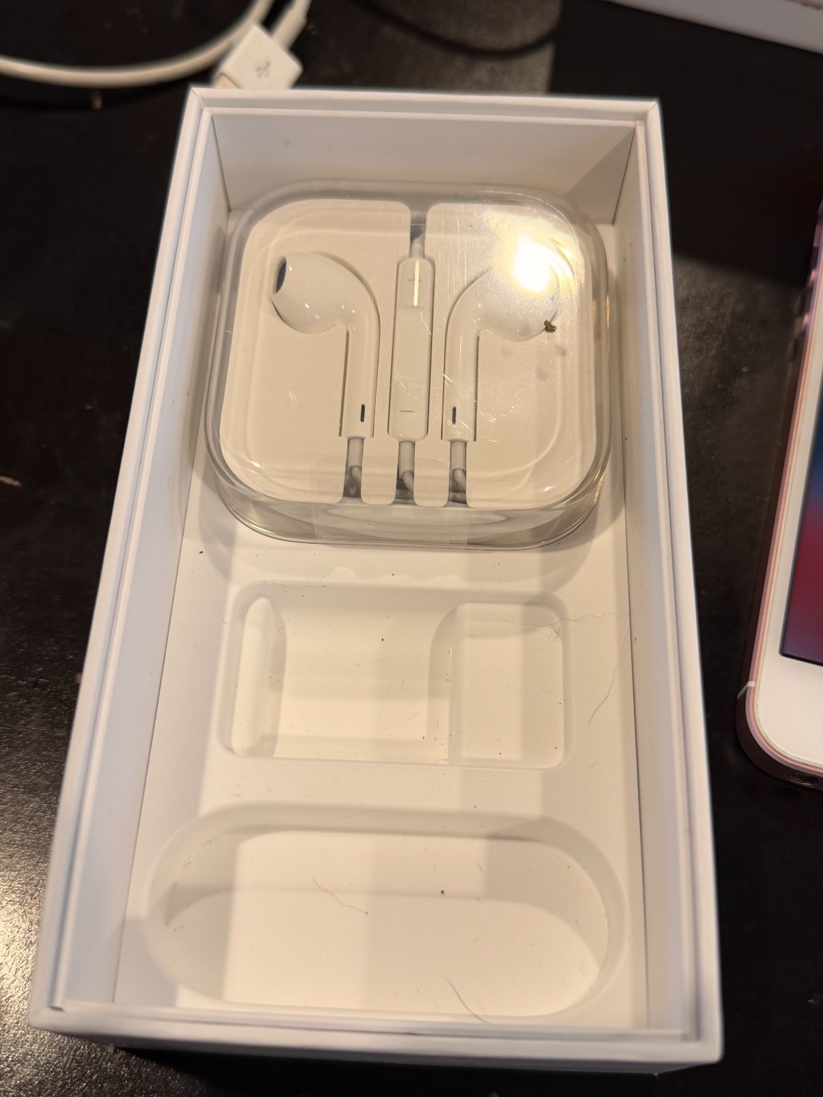 Apple iPhone SE 1st Gen A1662 64GB Rose Gold AT&T w/ Original Box & EarPods