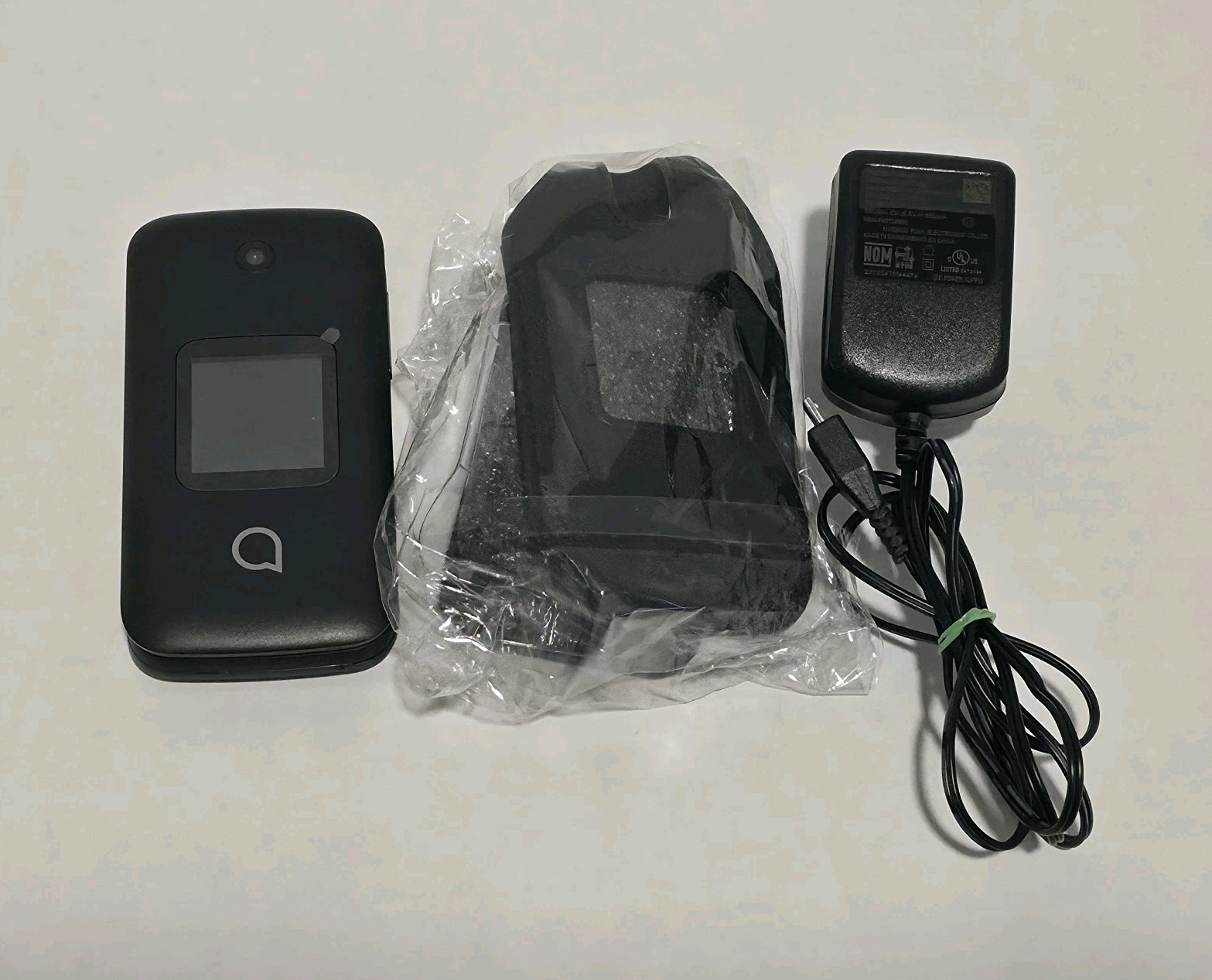 Alcatel GO FLIP 3 4052Z 4G LTE T-Mobile Bundled Flip Phone Excellent Condition!