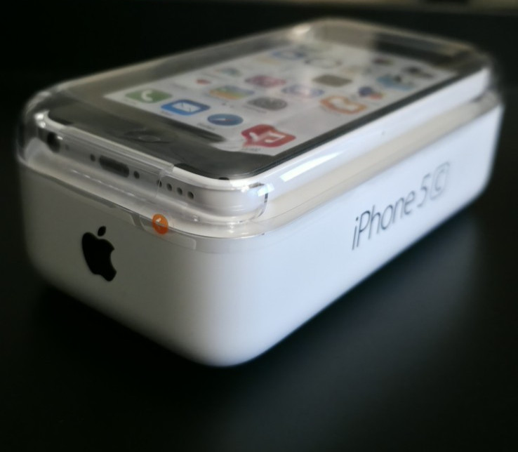 Apple iPhone 5c – 8 GB – White (Unlocked) – Factory Sealed *RARE* – Model A1532