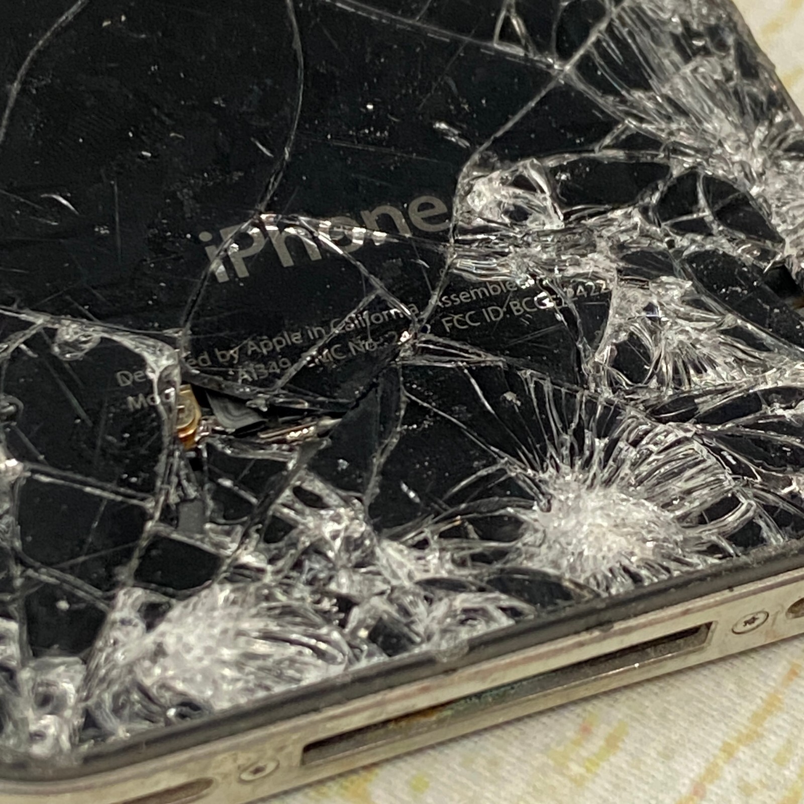 Black Apple iPhone 4 Model A1349 Untested Broken Glass Screen – For Parts