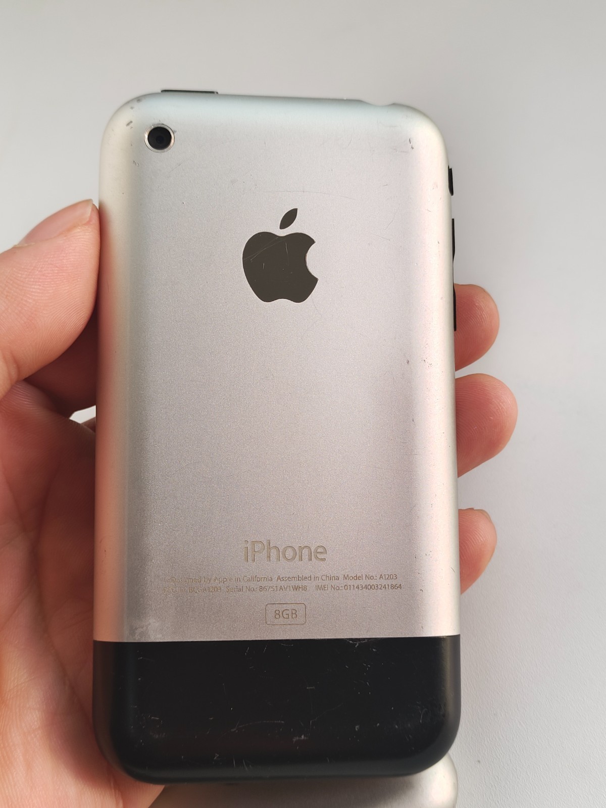 Apple iPhone 1st generation(iPhone 2G)4/8/16GB A1203 UNLOCKED – For collectors