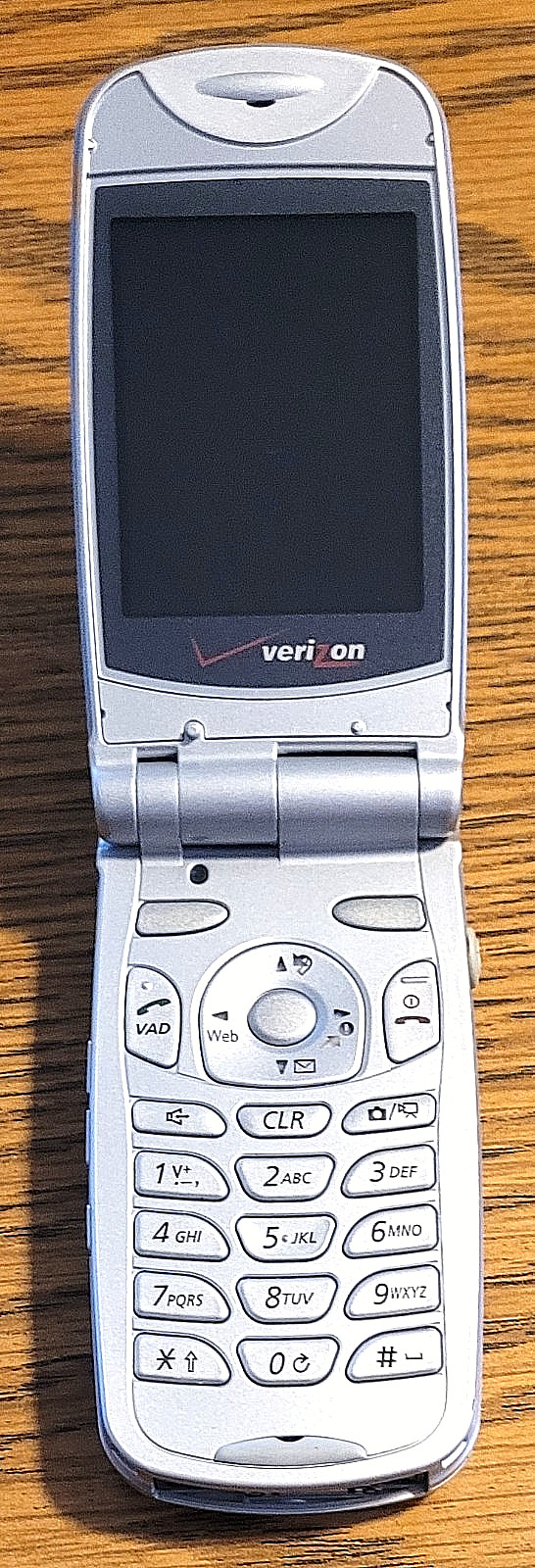Audiovox CDM-9900 – Silver and Gray ( Verizon ) Super Rare Flip Phone – Bundled