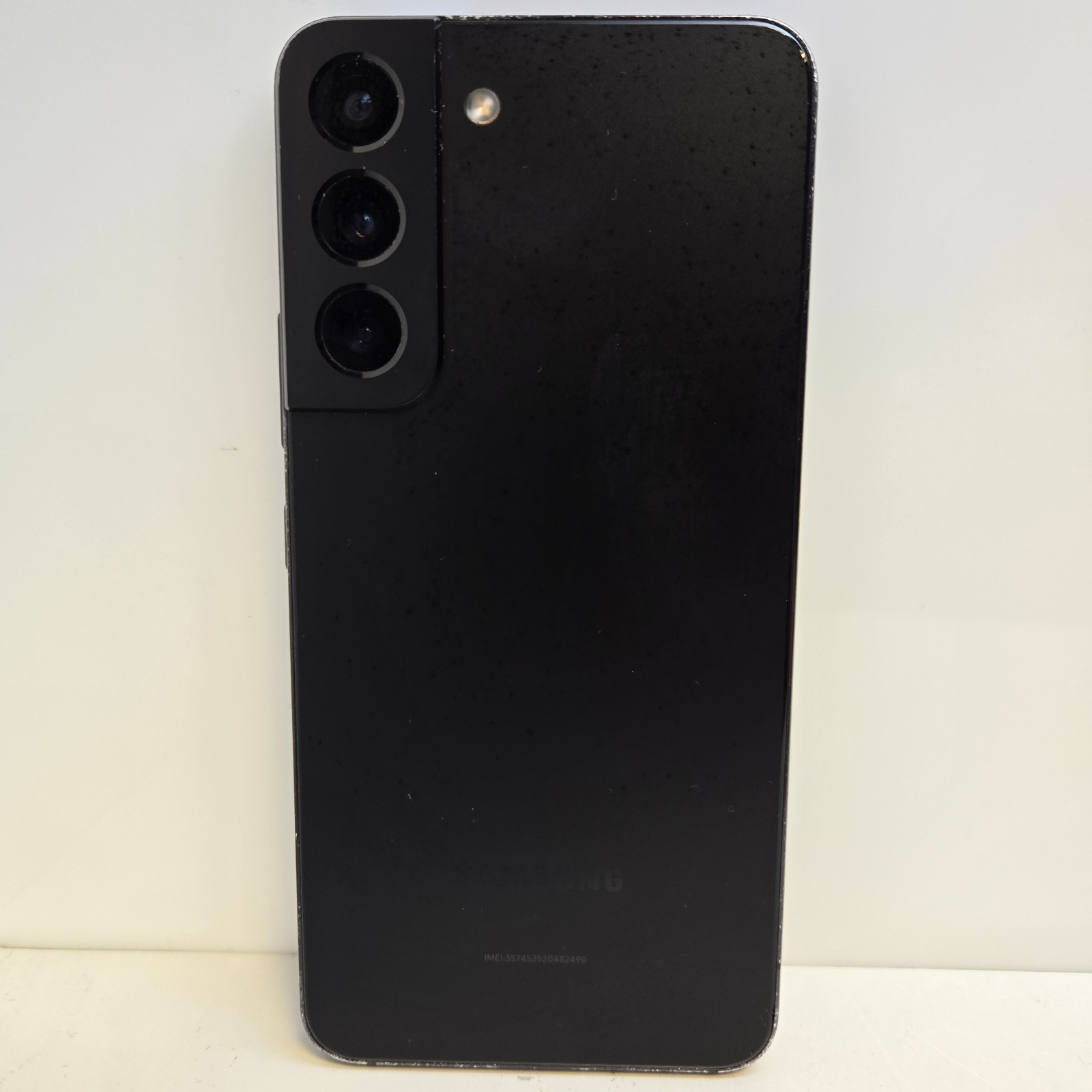Samsung Galaxy S22 (5G) SM-S901U – Unlocked – 128GB Black *WORKS: LCD SPOT*