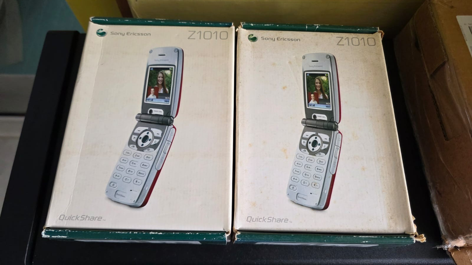 Sony Ericsson Z1010 – 32 MB – Silver (Unlocked opened box full set very rare !