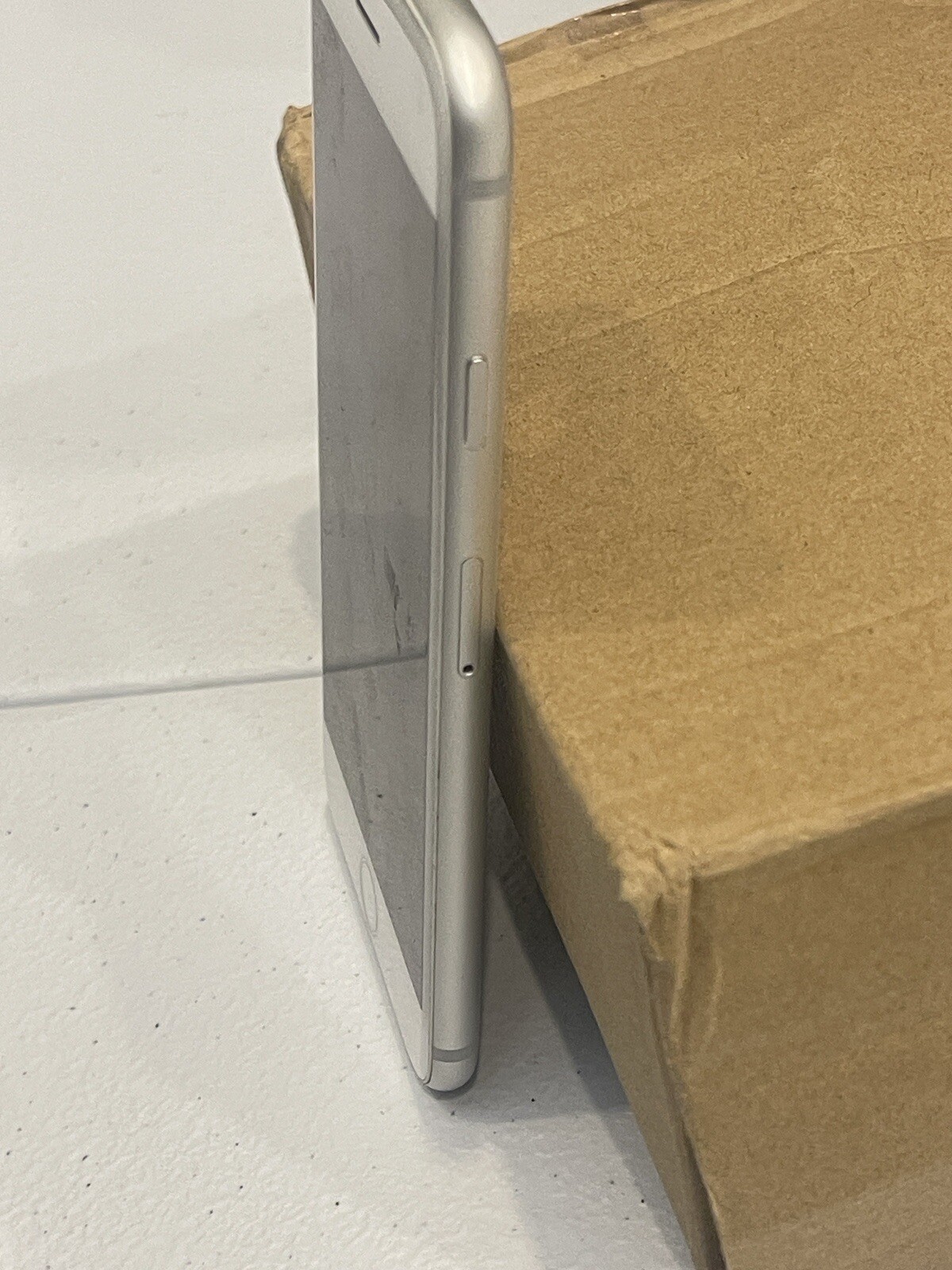 GRADE A  Apple iPhone 8 – 64GB – Silver (AT&T) A1905 (GSM)