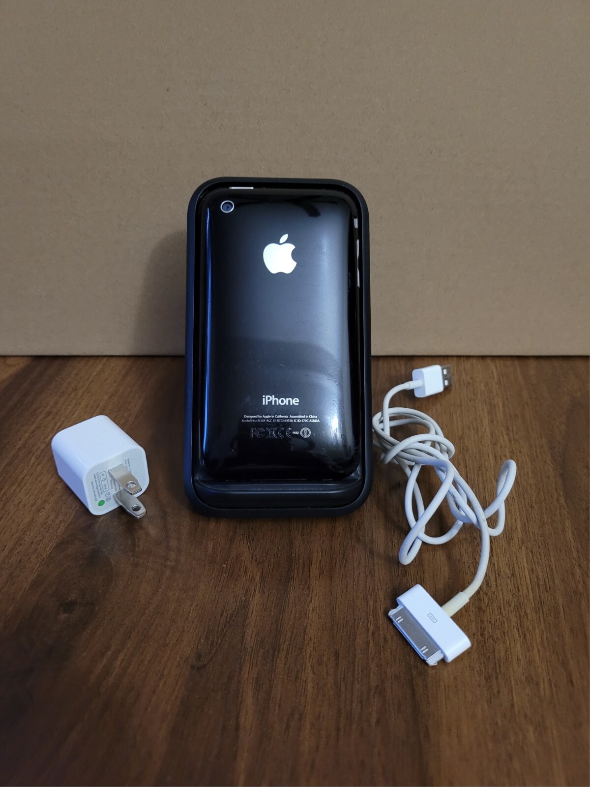 Apple iPhone 3GS – 16GB – Black (Unlocked) A1303 (GSM) Pre Owned