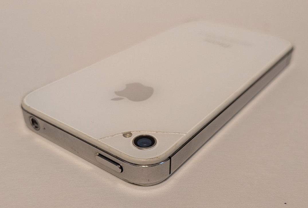 Apple iPhone 4 iOS 6 Verizon CDMA A1349 emc 2422 White 8gb