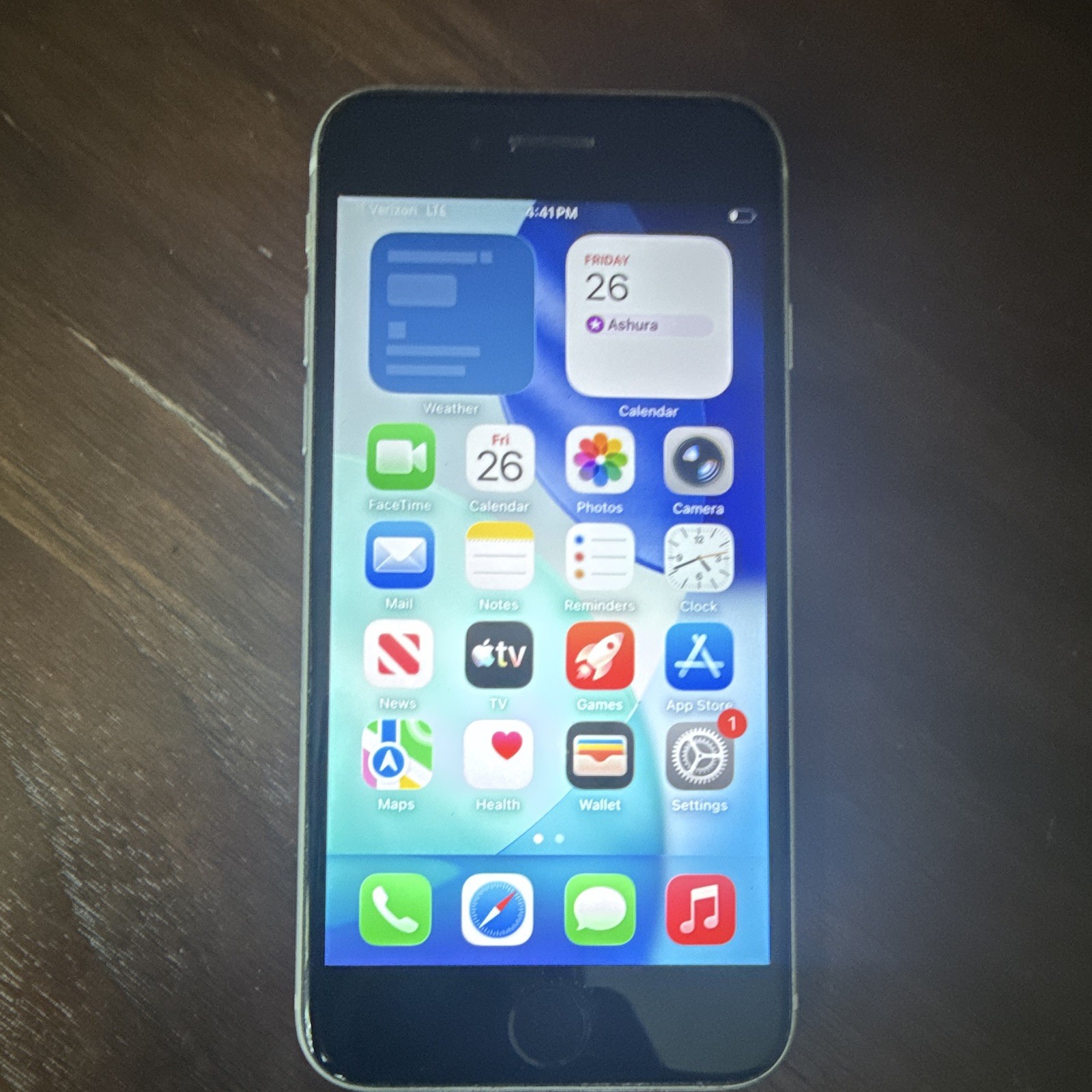 Apple iPhone SE 64GB White Verizon LTE Network Unlocked A15 Bionic 12MP