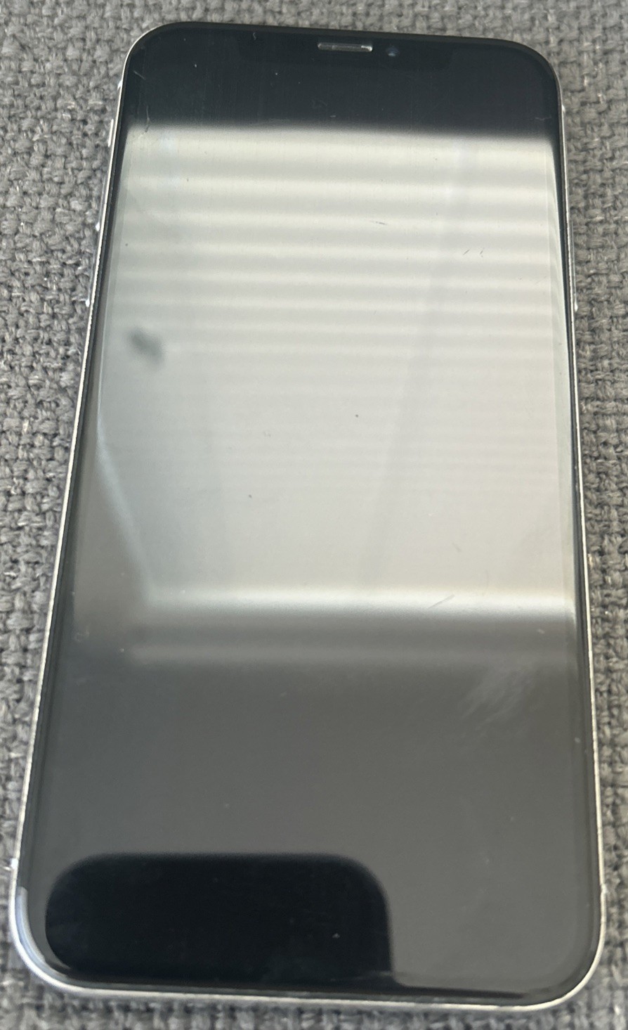 Apple iPhone X – 64GB – Silver, Unlocked. A1865 (CDMA + GSM) OS 16.7.12