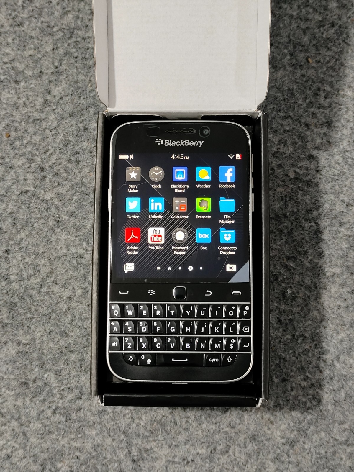 BlackBerry Classic Q20 16GB Factory UNLOCKED(4G) Keyboard Smartphone 90%