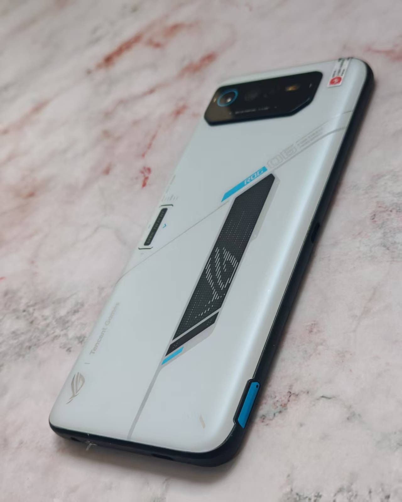 Asus ROG Phone 6 (Unlocked) 5G 256/512 GB Gaming phone Phantom Black OPEN BOX