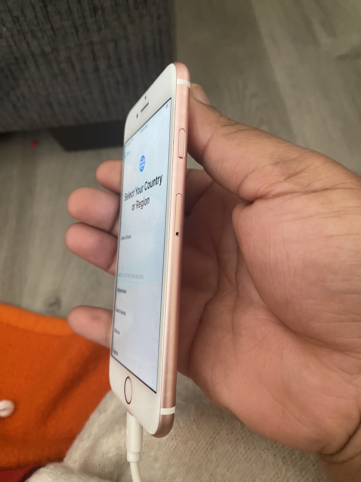 Apple iPhone 6s – 64GB – Rose Gold (Unlocked) A1688 (CDMA + GSM)