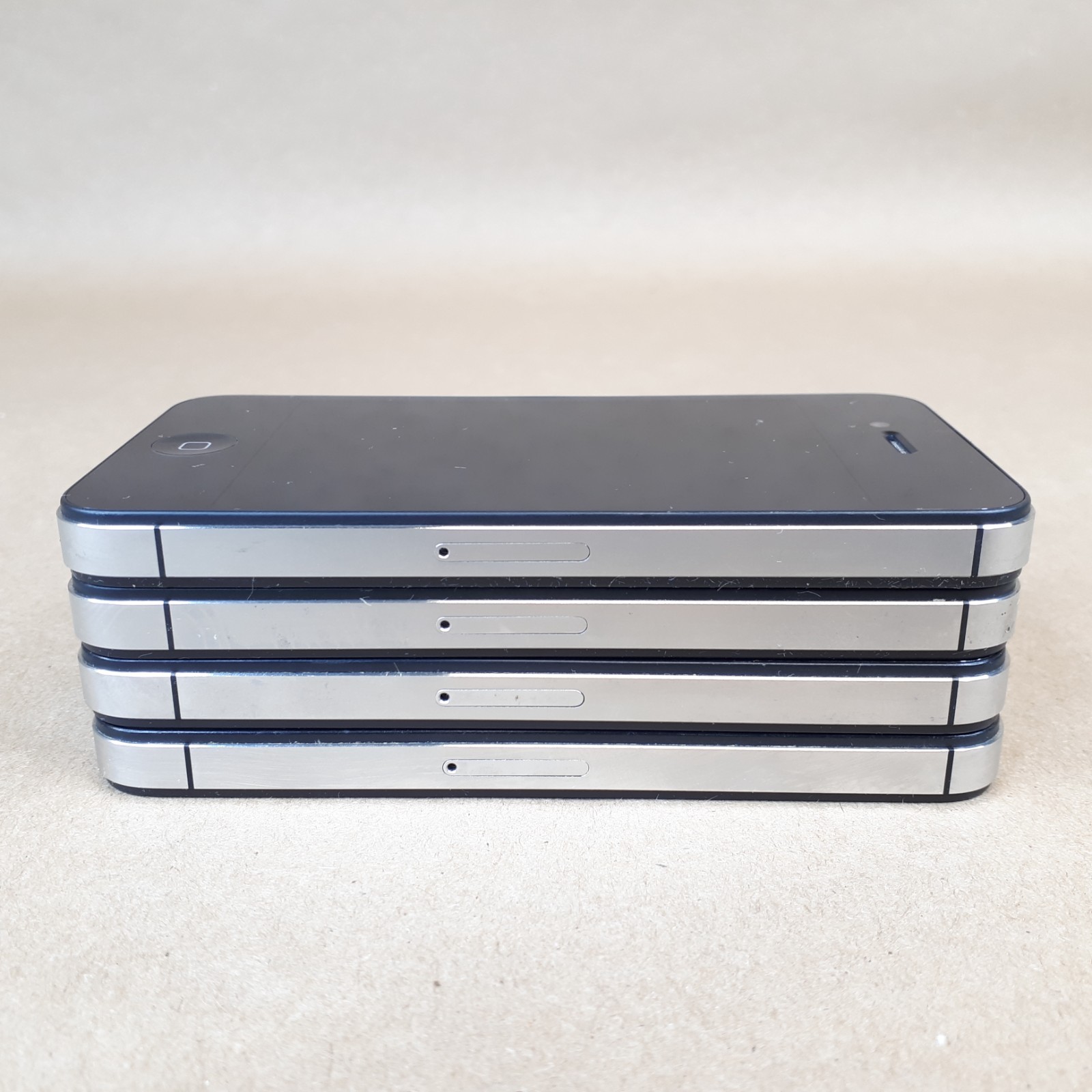 Apple iPhone 4s A1387 16 GB 3.5 Inch 512 MB Rogers 8MP Black Lot of 4 E6911