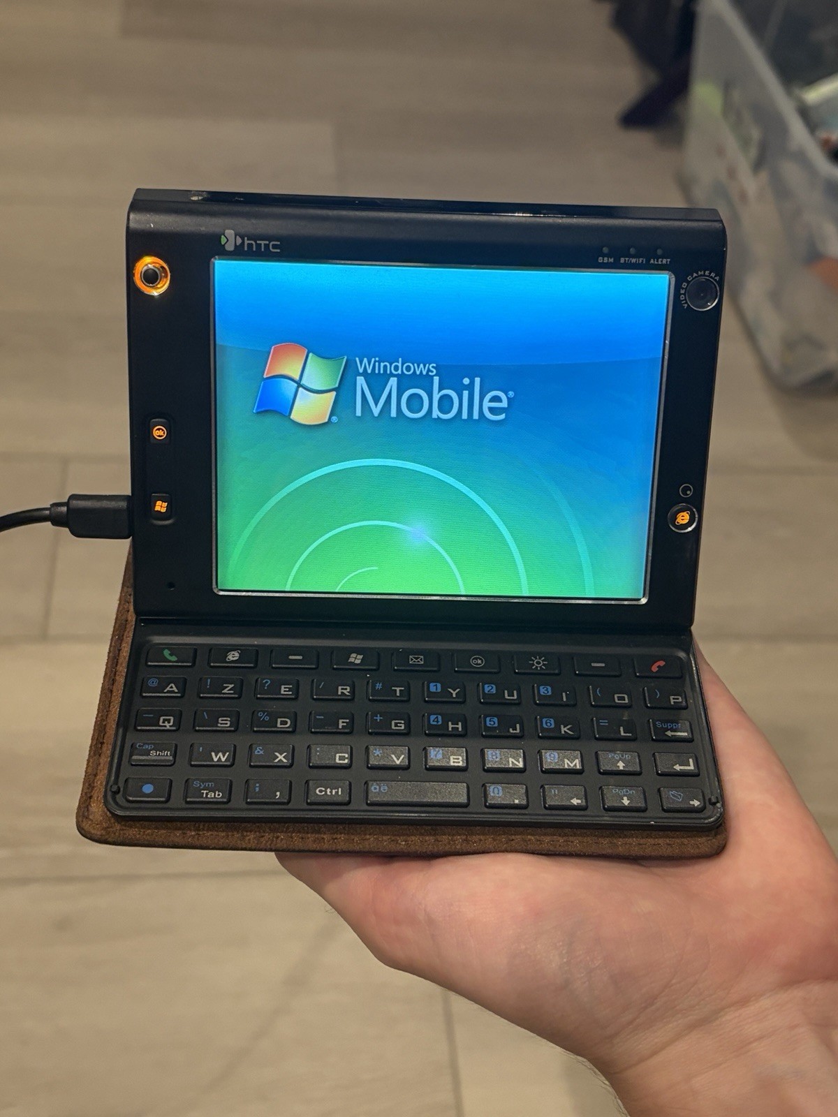 HTC Advantage X7500 8GB 3MP Windows Mobile Slider QWERTY GSM Black No Cord