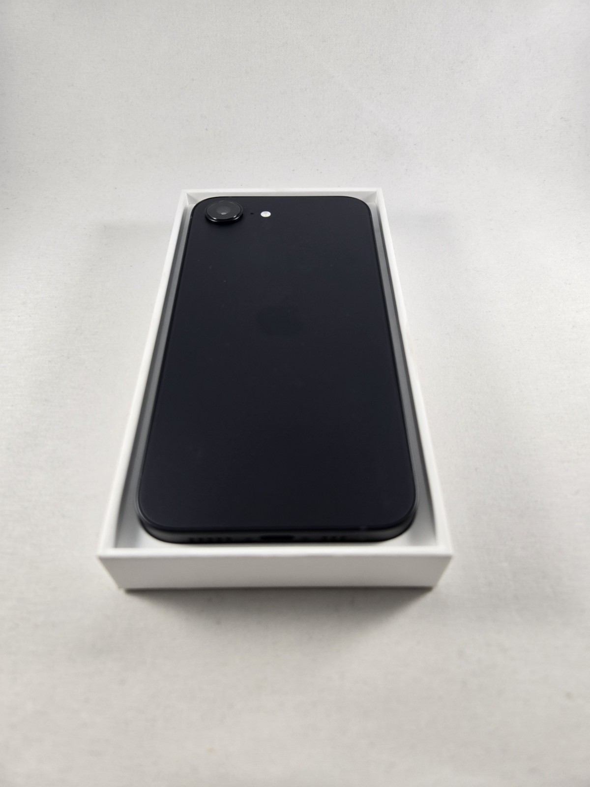 Apple iPhone 17e 256GB Black Boost Mobile 5G A3575 100% Battery WARRANTY