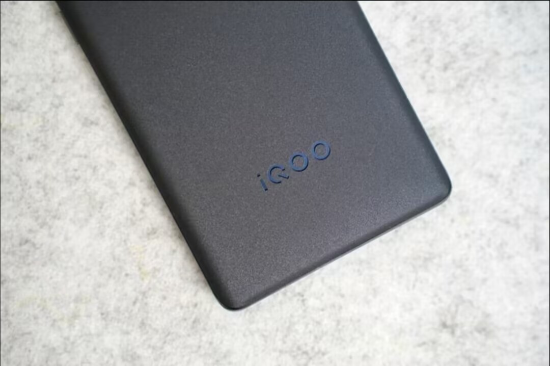 vivo iQOO 11 Pro 5G 6.78″ 50MP Android 13 Snapdragon 8 Gen 2 4700mAh unlocked