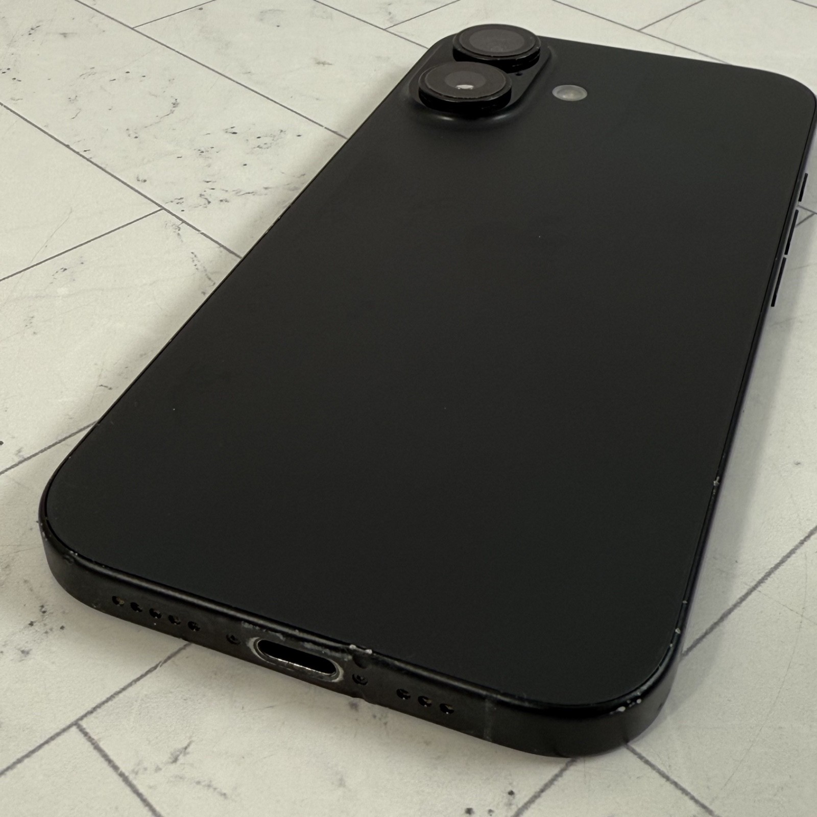 Cracked Screen LCD Apple iPhone 16 128 GB Black T-Mobile Only #A79