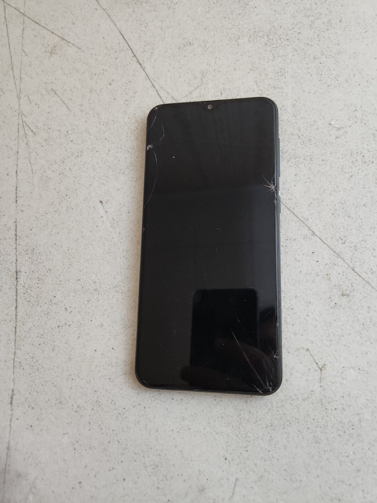 Samsung Galaxy A20 (SM-A205U) 32GB – Black (Boost Mobile) Screen Cracked!