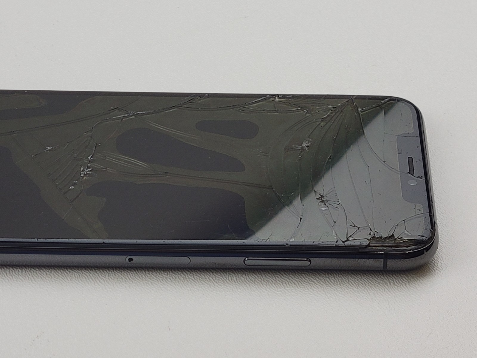 Apple iPhone XS Max (A1921) 64GB (Unlocked) – *DAMAGED* – Clean IMEI – H8021
