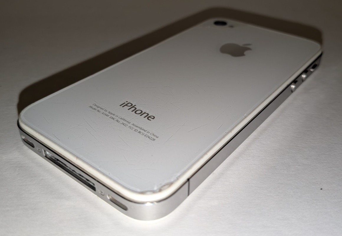 Apple iPhone 4 iOS 6 Verizon CDMA A1349 emc 2422 White 8gb
