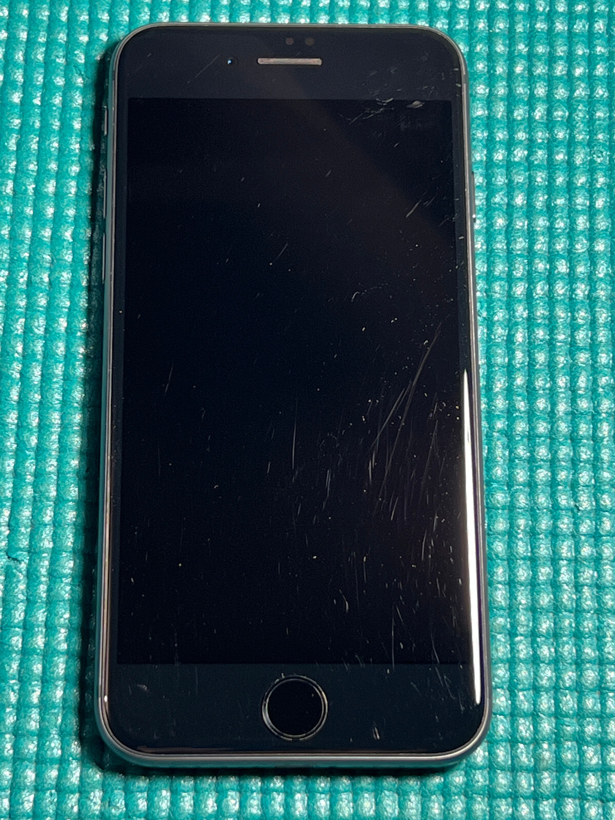 Apple iPhone 8 – 256GB – Space Gray (Unlocked) A1863 (CDMA + GSM)