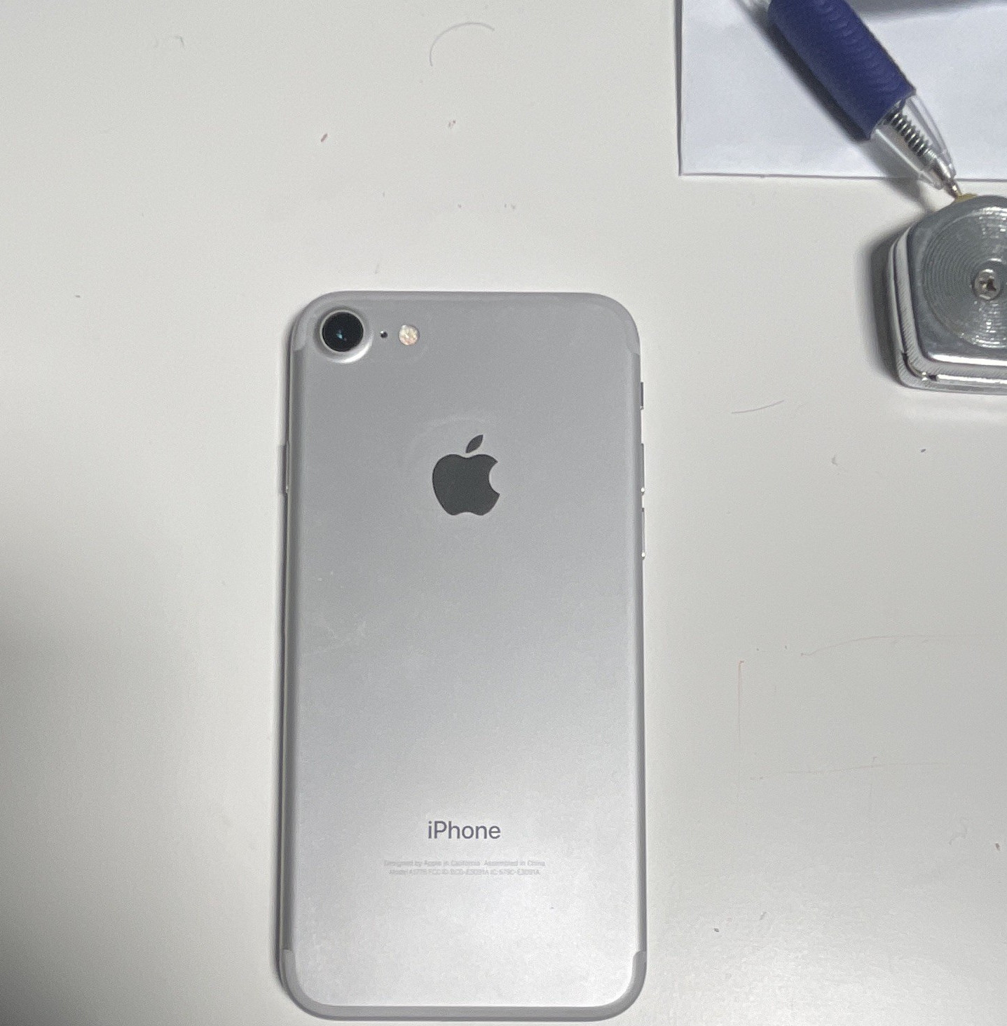 Apple iPhone 7 128GB Silver 4.7in Unlocked GSM A1778 iOS Smartphone