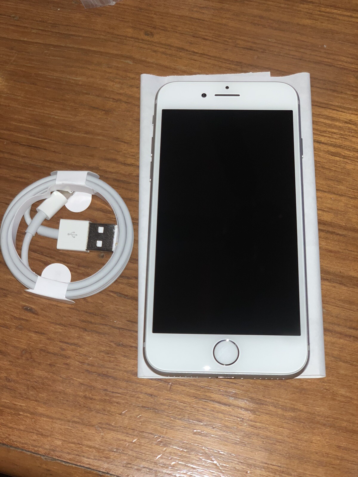 Apple iPhone 8 – 64GB – Silver (Unlocked) A1863 (CDMA + GSM)