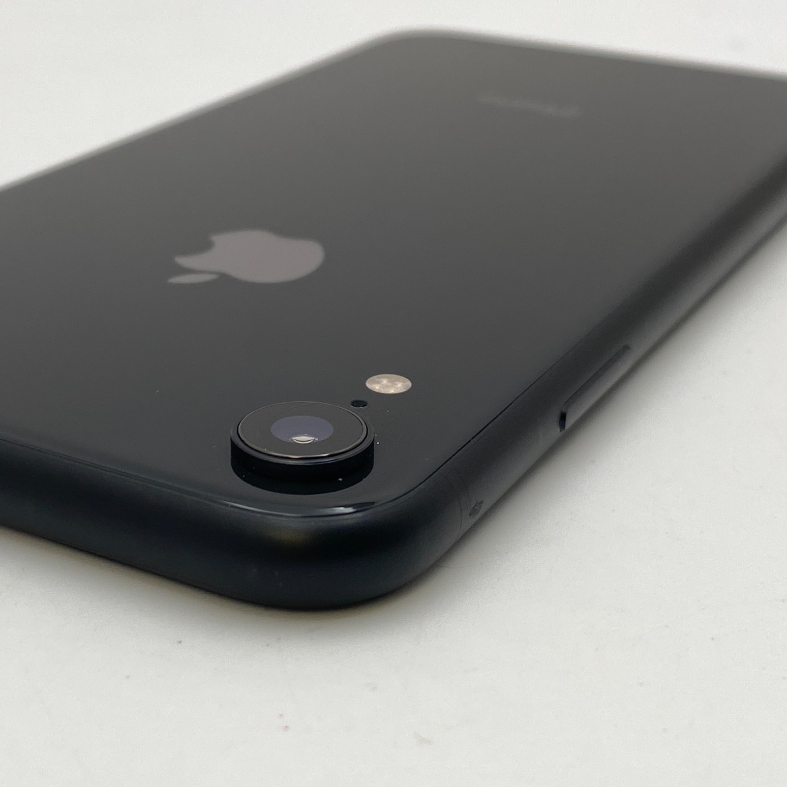 Apple iPhone XR – 64GB – Black (Unlocked) -Good Condition