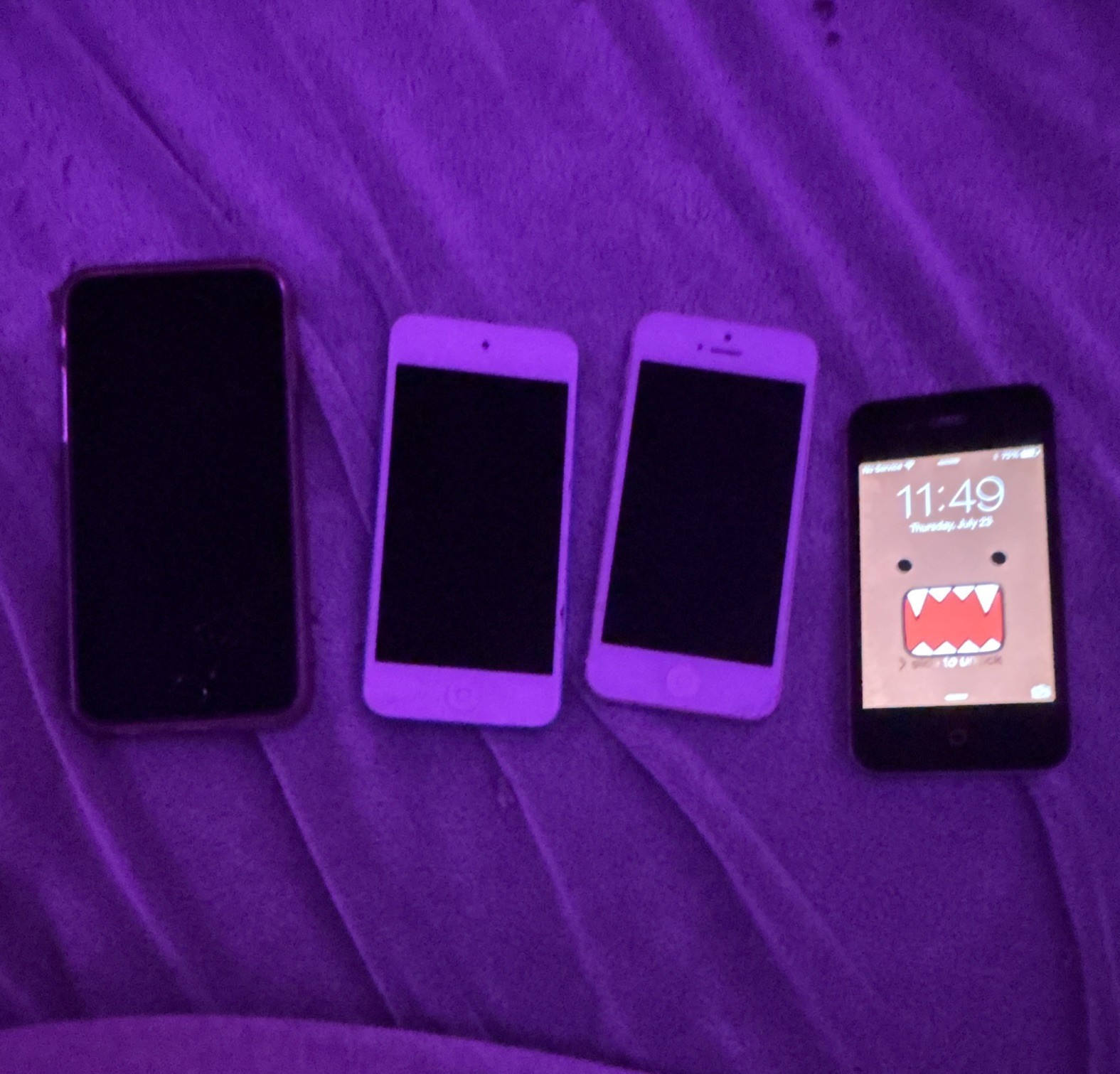 Lots of 4 iPhones 6,5,4 iPod touch 6