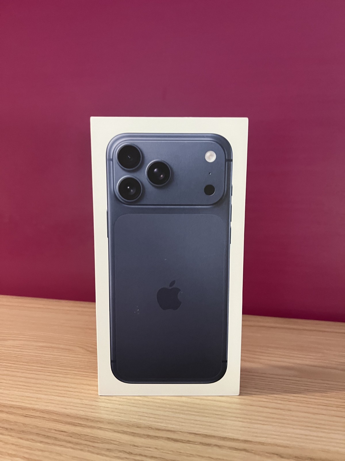 Apple iPhone 17 Pro Max – 1 TB – Deep Blue (Unlocked)