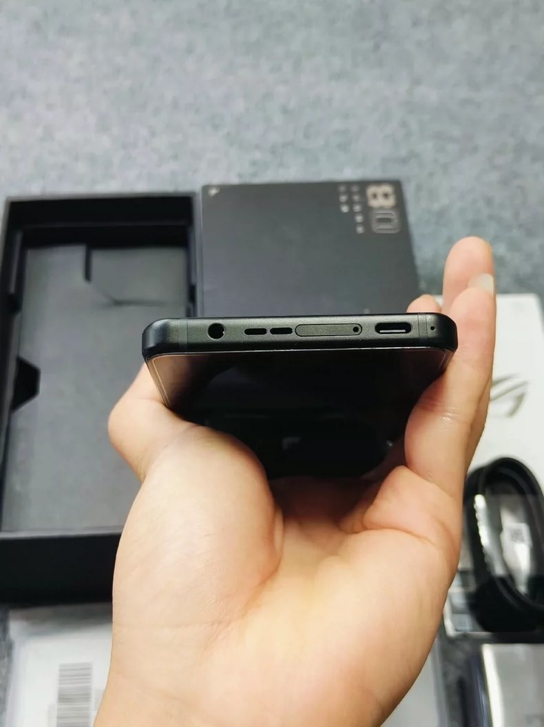 Asus ROG Phone 8 5G 6.78″ 50MP Android Google Play Global 12+256GB RAM