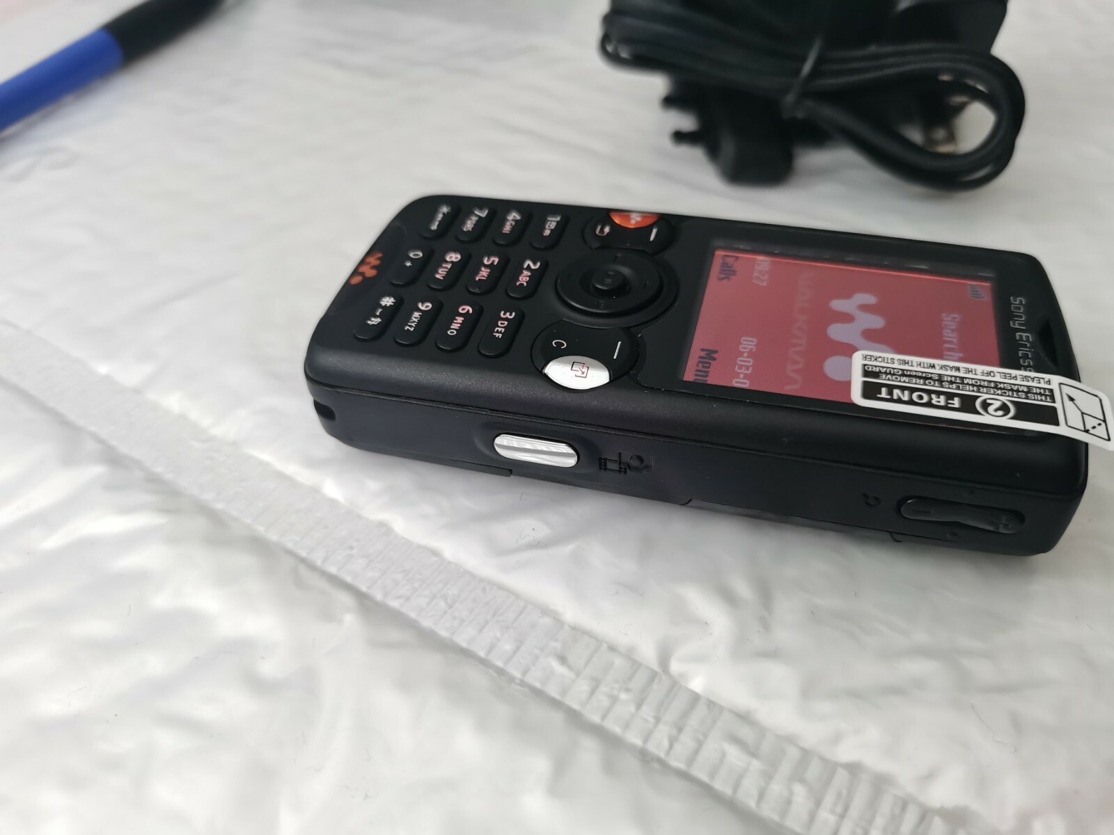 Sony Ericsson Walkman W810i – Satin black (Unlocked) Cellular keyboard phone