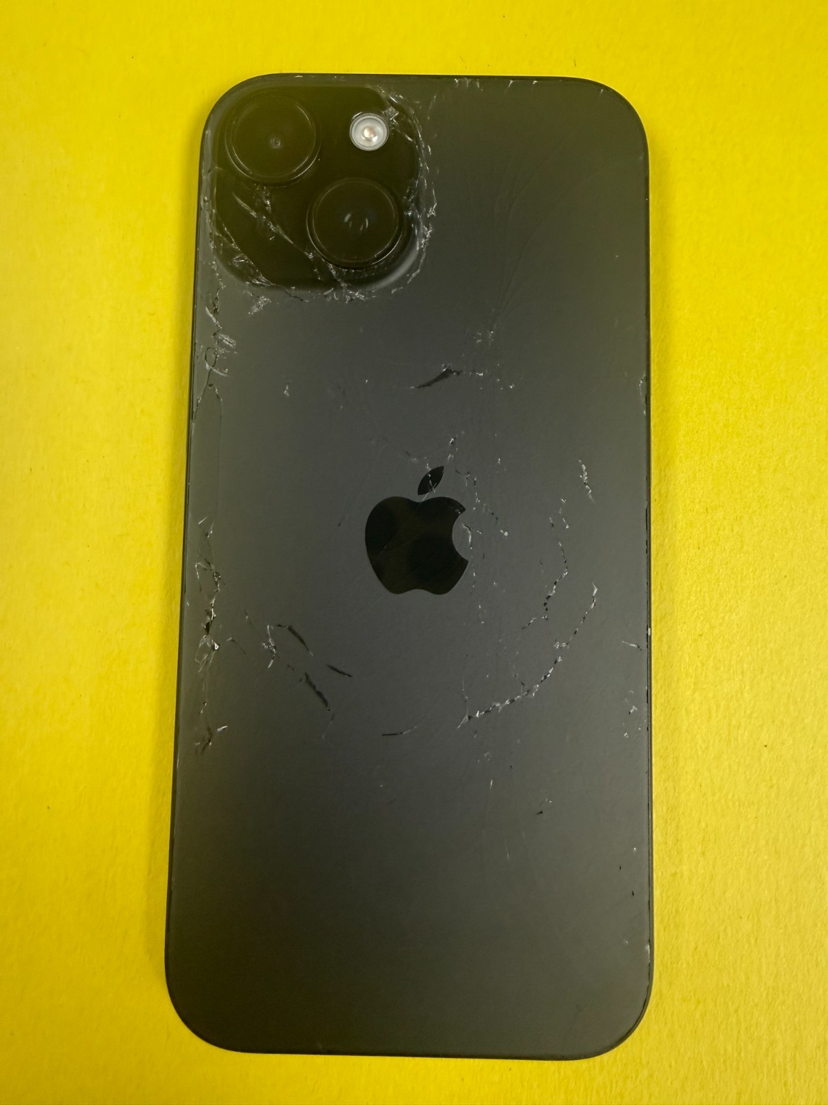 Apple iPhone 15 – 128GB – Black – (Dish Boost) – Cracked Back