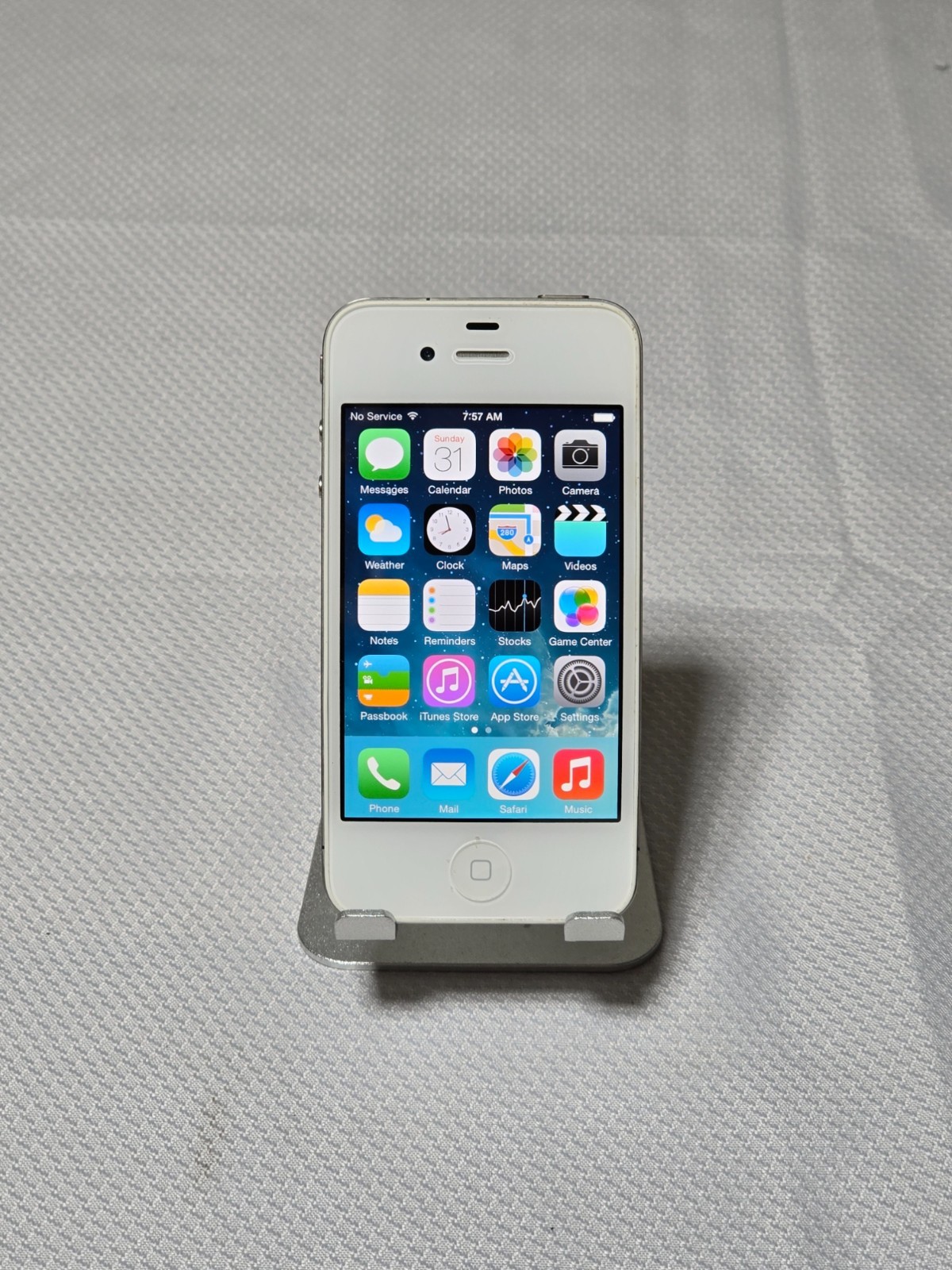 Apple iPhone 4 GSM A1332 AT&T phone