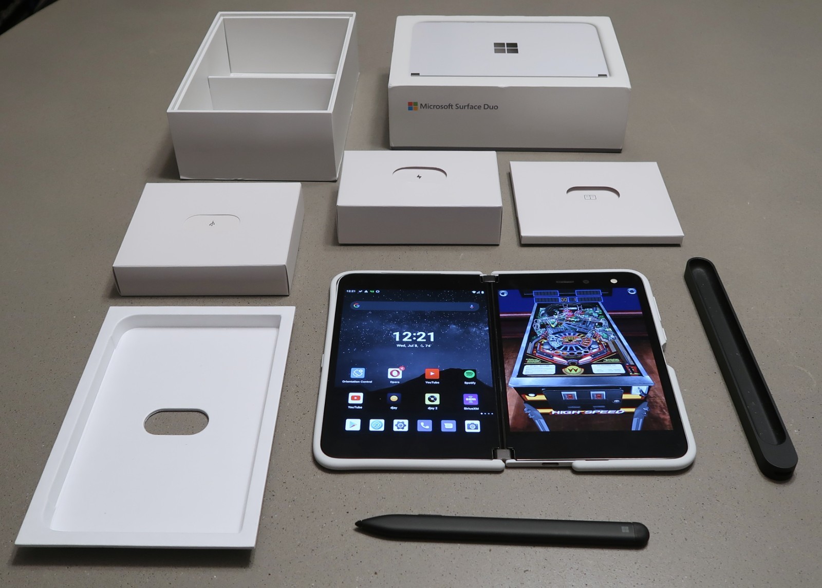Microsoft Surface Duo – 256 GB – Glacier White MINT DUAL SCREEN