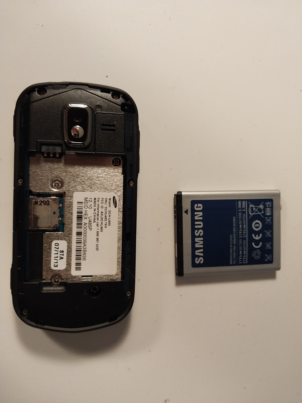 Samsung Intensity III – 128 MB – Mirror Black (Verizon) FOR PARTS DOESN’t CHARGE