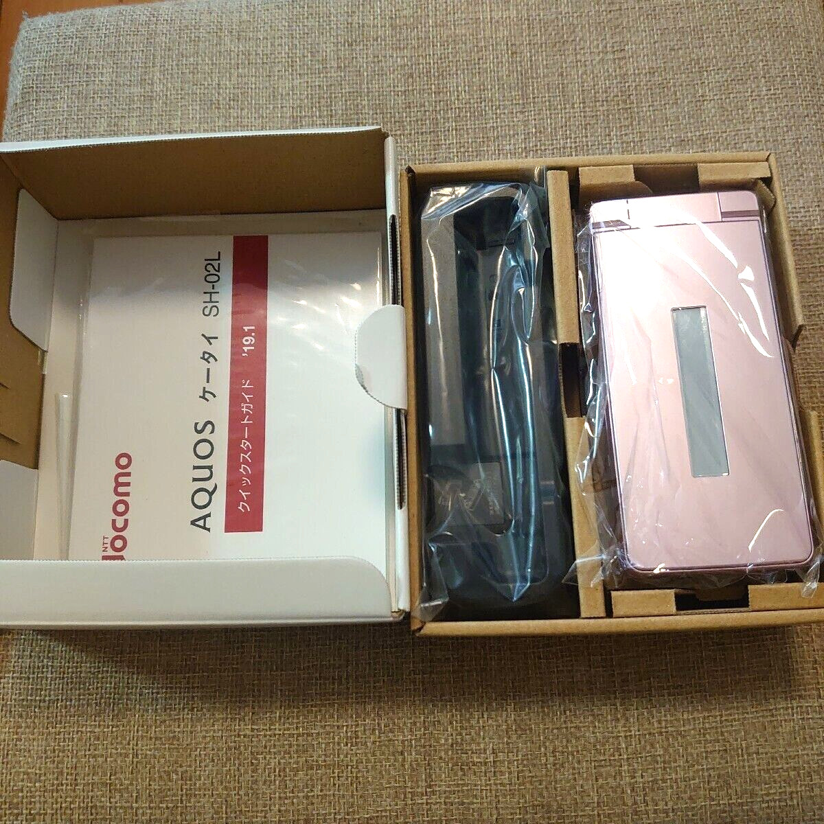 SHARP SH-02L AQUOS KEITAI PINK JAPAN ANDROID FLIP PHONE UNLOCKED japan