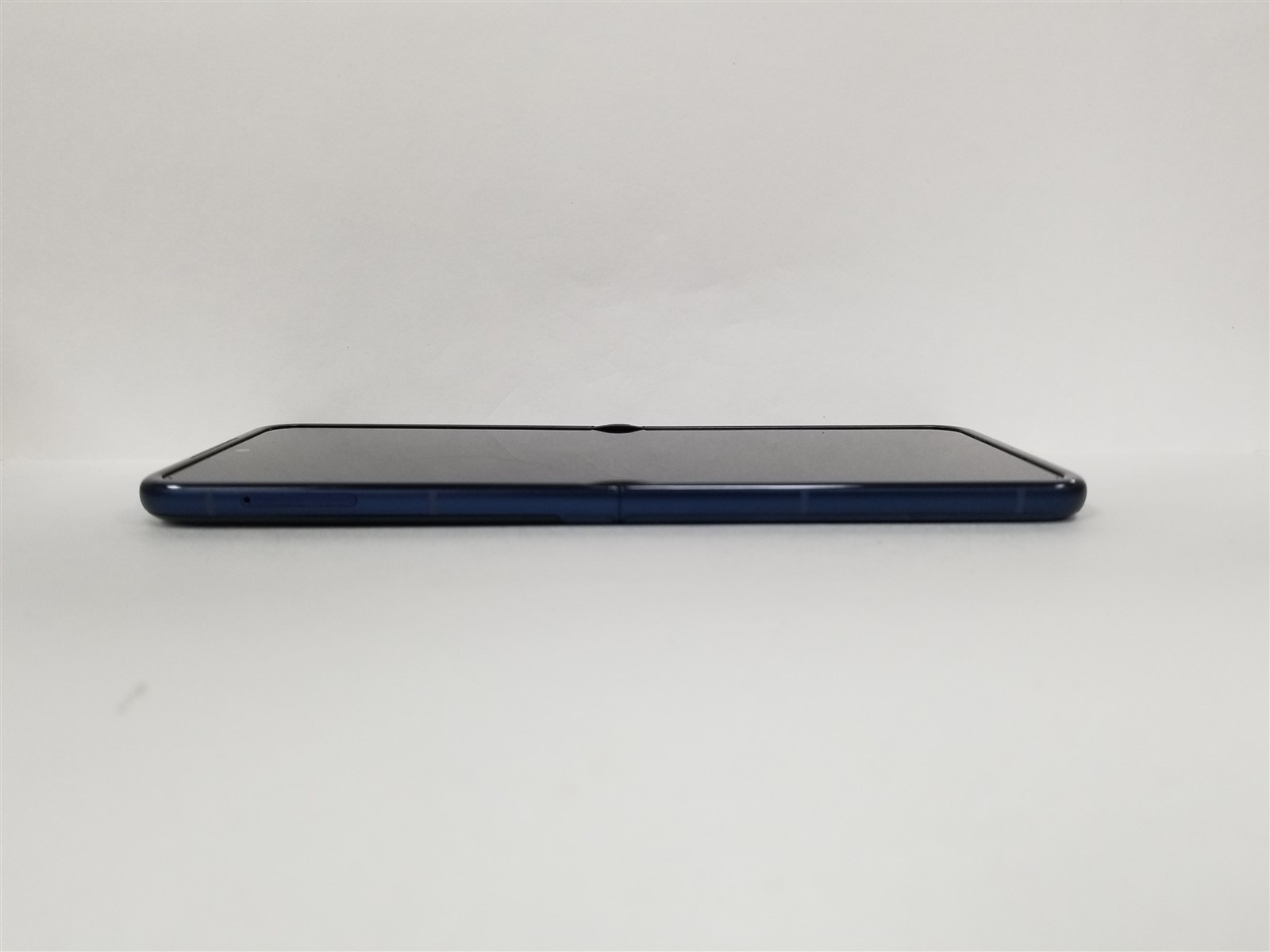 Motorola Razr 2025 256GB Blue XT2553V (Unlocked) Fully Functional DG7711