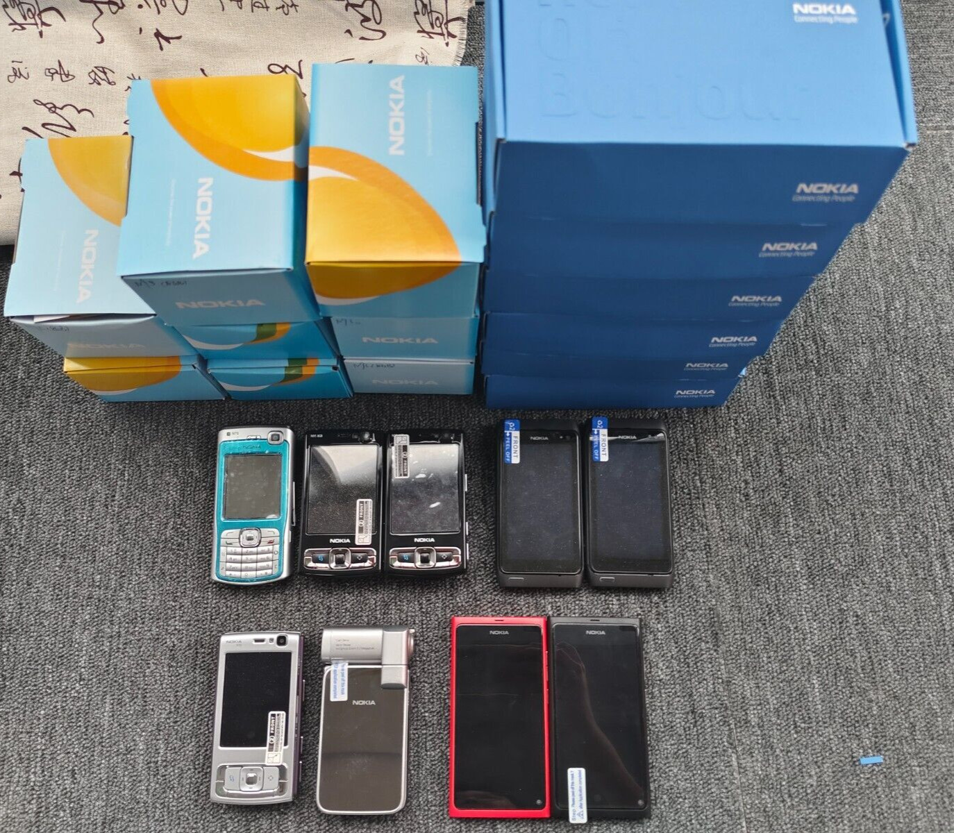 Nokia N95 N95/8G N8 N9 N93i N93 Button phone or flip phone,smartphone lot