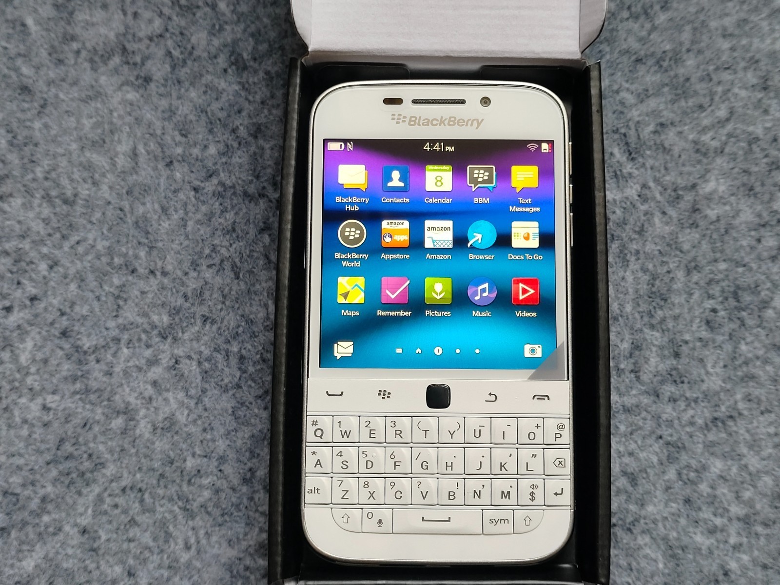 BlackBerry Classic Q20 16GB Factory UNLOCKED(4G) Keyboard Smartphone 90%