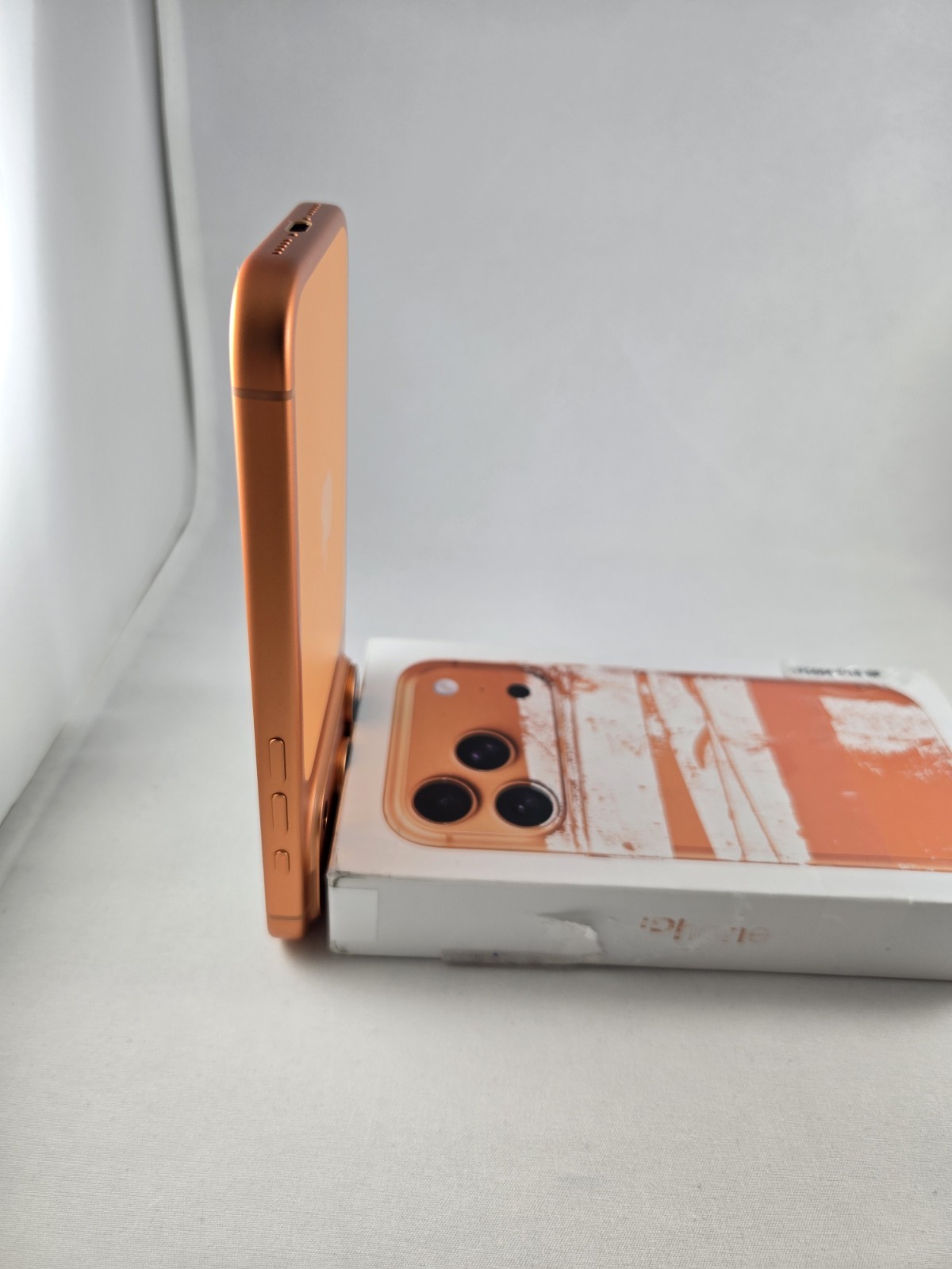 Apple iPhone 17 Pro 256GB Cosmic Orange Boost Mobile network only