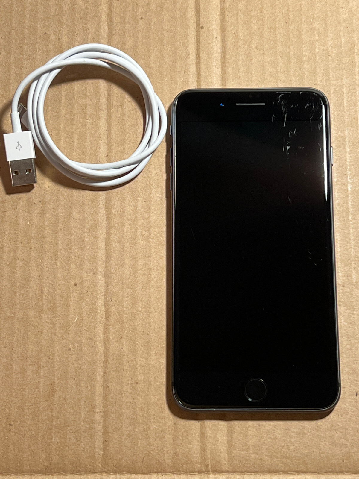 Apple iPhone 8 Plus Space gray – 64GB – (Unlocked) (CDMA + GSM) A1864
