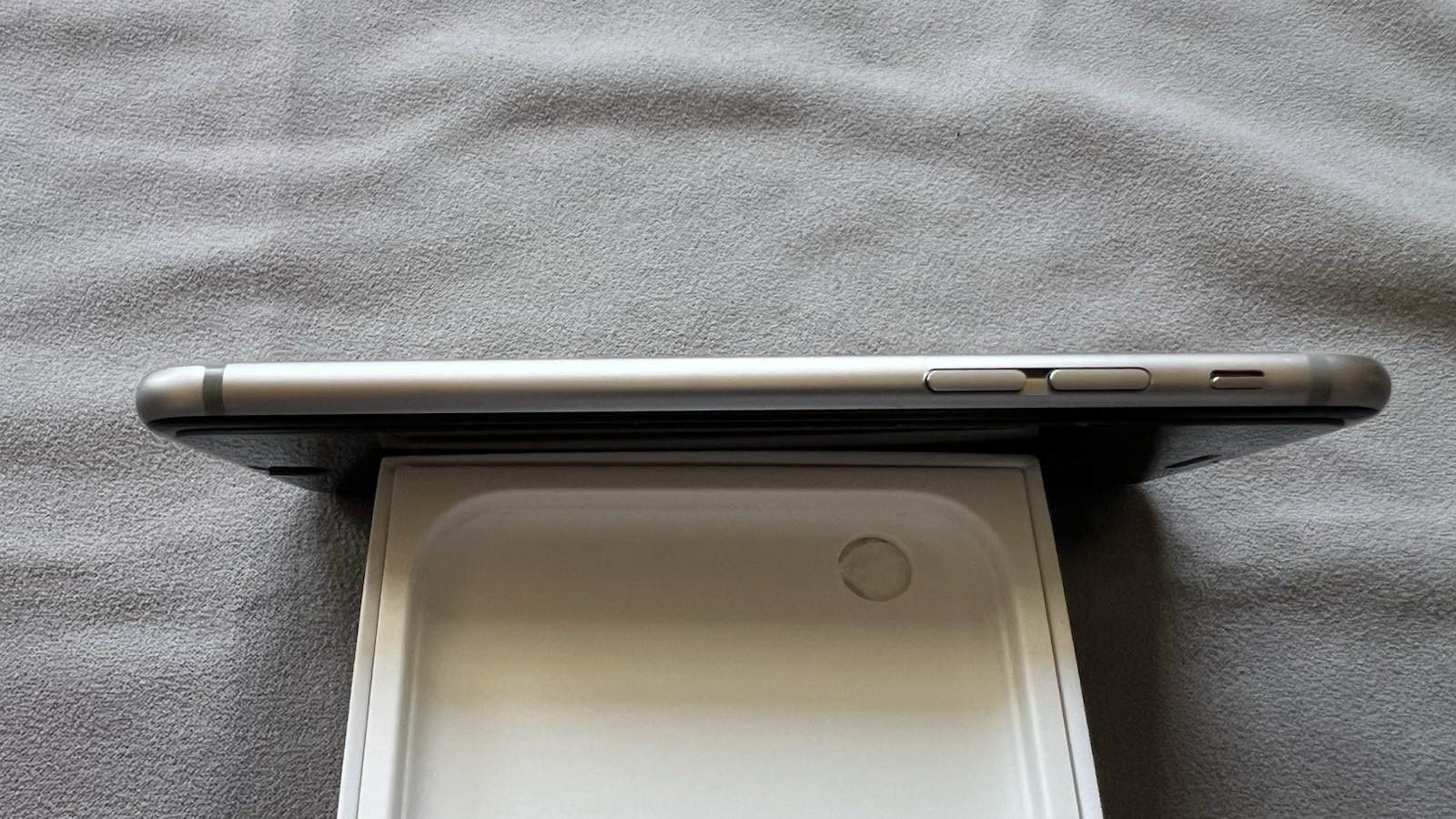 Apple iPhone 6s 64GB Space Gray A1688 – 85% Battery – Factory Unlocked w Box