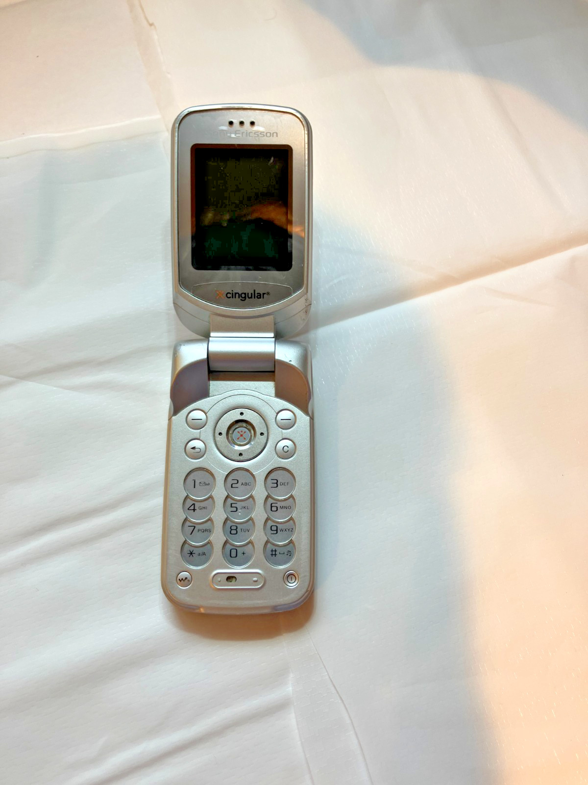 Sony Ericsson W300i Walkman Cingular Flip Phone Bundle – For Parts or Repair